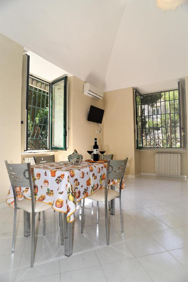 Casa Vacanza "Nonna Matilde" A Meta Di Sorrento, 600Mt Dal Mare, Casa Per 4 Bagian luar foto