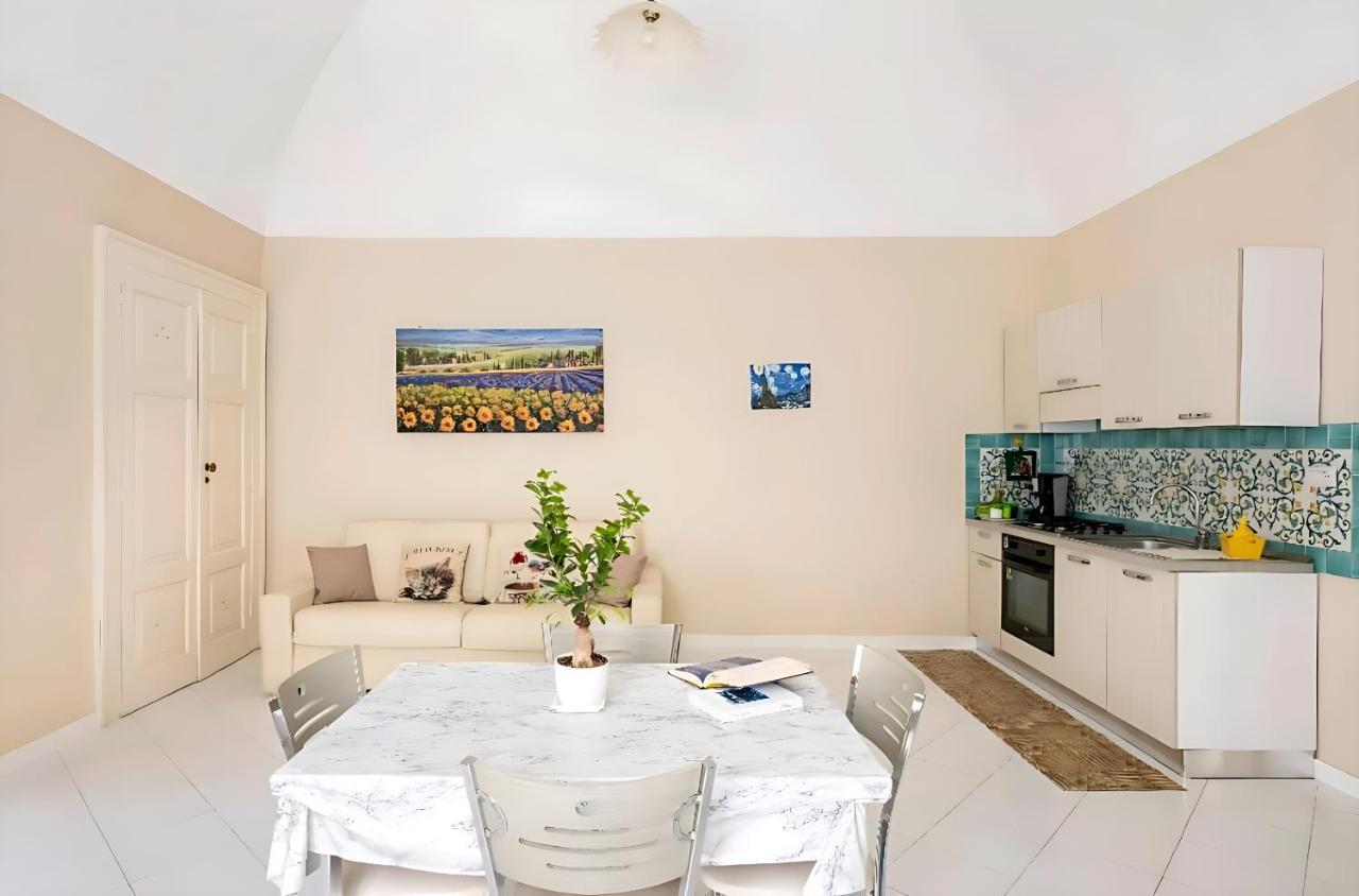 Casa Vacanza "Nonna Matilde" A Meta Di Sorrento, 600Mt Dal Mare, Casa Per 4 Bagian luar foto
