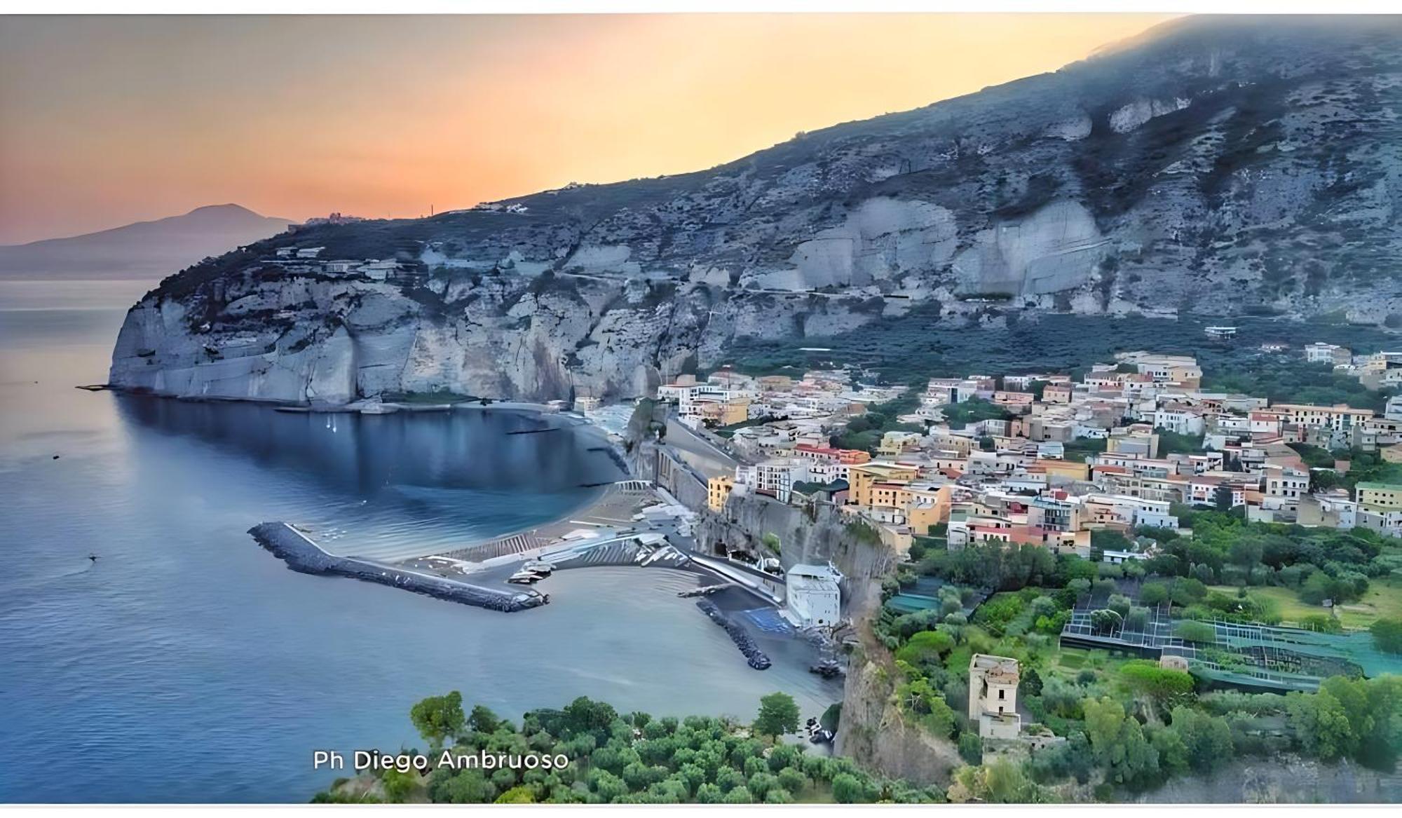 Casa Vacanza "Nonna Matilde" A Meta Di Sorrento, 600Mt Dal Mare, Casa Per 4 Bagian luar foto
